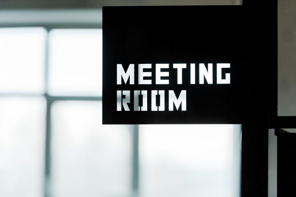 the-positive-impact-of-modern-meeting-room-features-on-collaboration