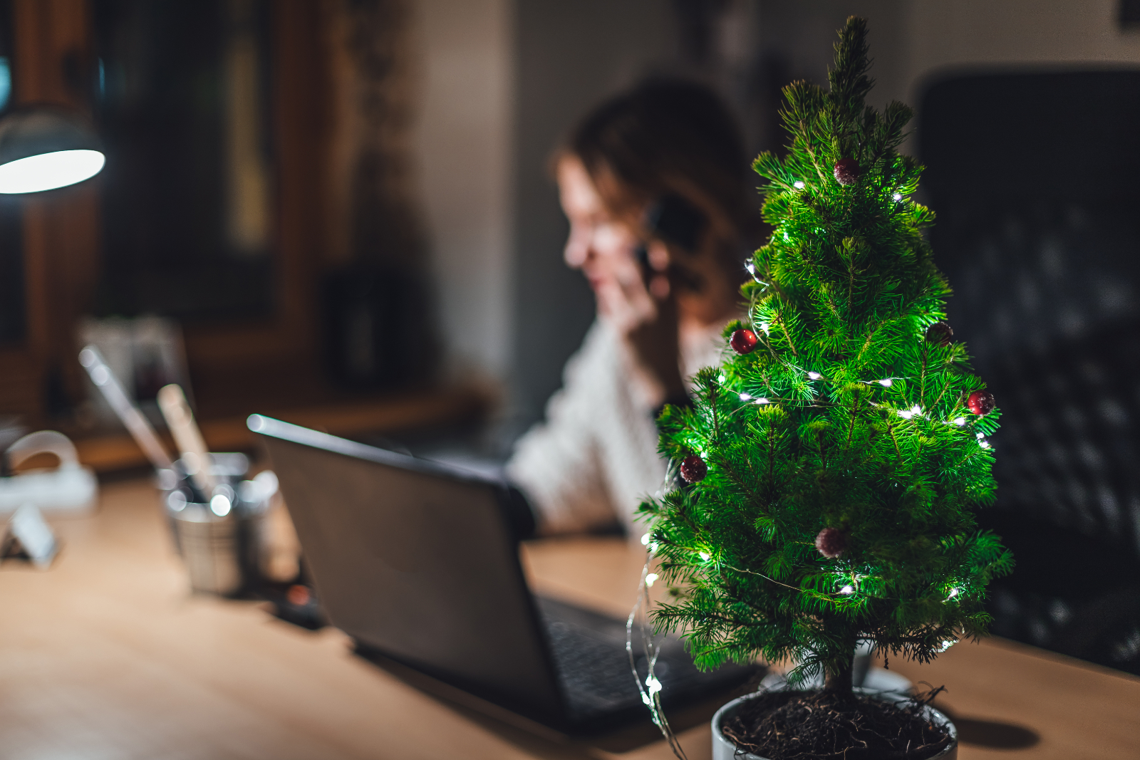 Feeling The Spirit: Good Ideas To Decorate The Office For The Holidays